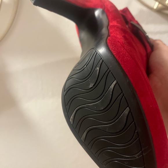 Knee-high red suede platform boots - Picture 9 of 12